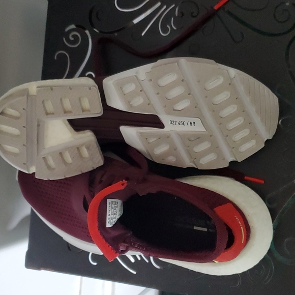 Excellent condition adidas, only wore once, maroon color - Picture 9 of 9
